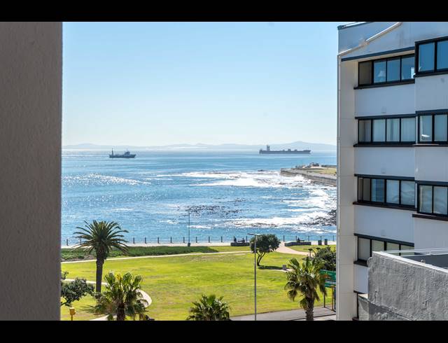 2 BEDROOM APARTMENT TO LET IN THREE ANCHOR BAY